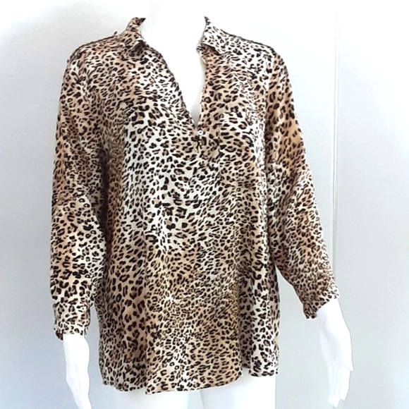 ZARA Basic Animal Print Roll Tab Sleeve V-Neck Collar Top Sz - Picture 1 of 10
